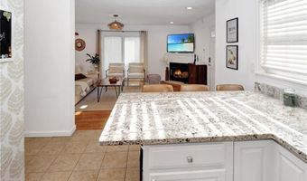 231 Maple Ave 102, Newport, RI 02840