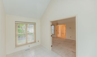 225 Westwind Dr 47, Avon Lake, OH 44012