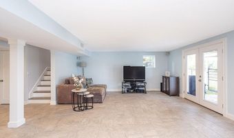 1040 Buttonwoods Ave, Warwick, RI 02886