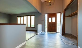 19121 Brewster Rd, Aurora, OH 44202