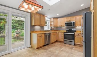 8 Ledgemont Dr, Lincoln, RI 02865