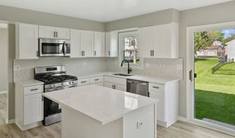 731 Roaring Brook Ln, Algonquin, IL 60102