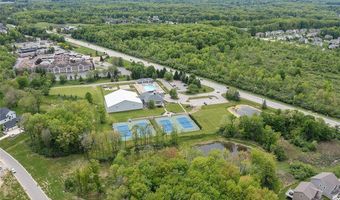 810 Club Dr W, Aurora, OH 44202