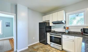 15 Wollaston St, Cranston, RI 02910