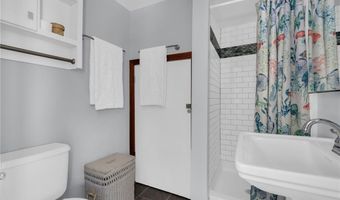 1 Mohawk Trl, Narragansett, RI 02882
