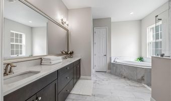 5254 WOLF CREEK Dr, Apollo Beach, FL 33572