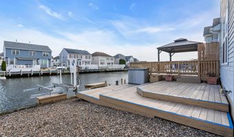 18 Peaksail Dr, Bayville, NJ 08721