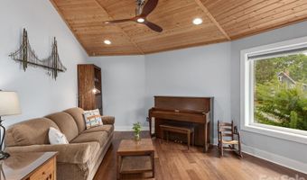 63 Beverly Rd W, Asheville, NC 28806