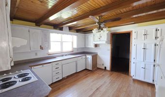 517 S Adams Ave, Aurora, MO 65605