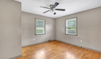 8 Fox Hill Ter, Ansonia, CT 06401