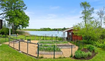 106 Lauri Dr, Charlestown, RI 02813