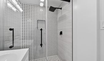 4390 LORCOM Ln 410, Arlington, VA 22207