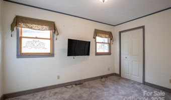 400 Three Dog Mountain Rd, Bakersville, NC 28705