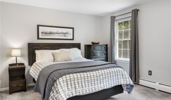 91 Woodridge Dr, North Kingstown, RI 02874
