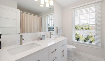 42 Camden Rd, Narragansett, RI 02882