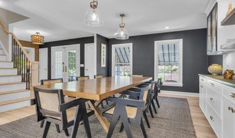 14 Bunker Hill Dr, Middletown, NJ 07748