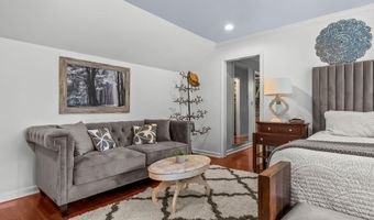 11806 E Arbor Dr, Anchorage, KY 40223
