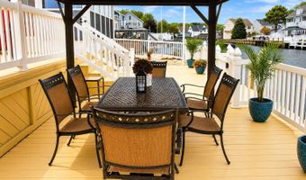 88 Storm Jib Ct, Bayville, NJ 08721