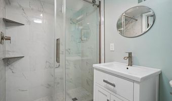 3536 N DICKERSON St, Arlington, VA 22207