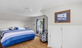 84 E North Water St, Algoma, WI 54201