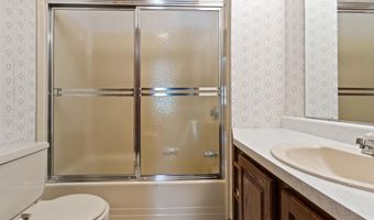 224 Sunderland Dr, Auburn, ME 04210