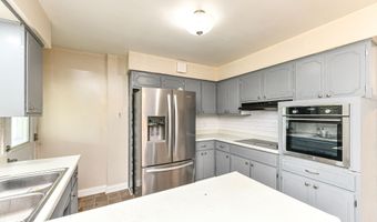 8245 Palmetto Ln, Indianapolis, IN 46217