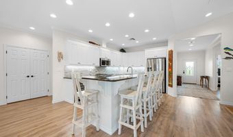 702 S BAY St, Aransas Pass, TX 78336