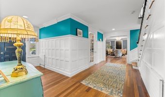 6 Chanticleer Dr, Beverly, MA 01915