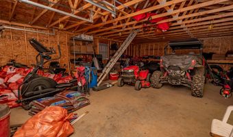 3 Back Rd, Abbot, ME 04406