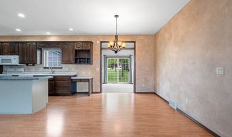 923 W WINDTREE Dr, Appleton, WI 54914