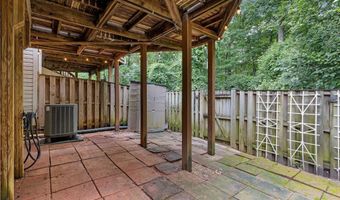 7716 EFFINGHAM Sq, Alexandria, VA 22315
