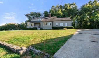 5 Fairway Dr, Acushnet, MA 02743