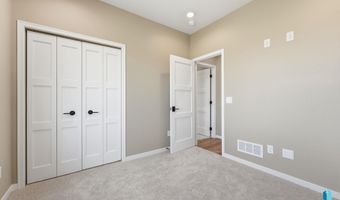 405 N Sunshine Ave, Brandon, SD 57005