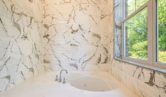 372 Foxboro Dr, Avon, IN 46123