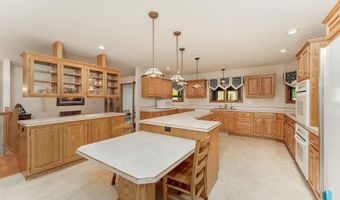 412 E Meadowlark Cir, Brandon, SD 57005