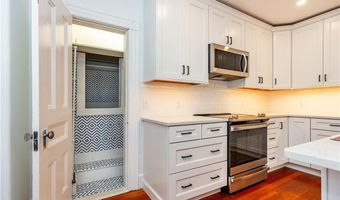 5 Gardiner St, Newport, RI 02840