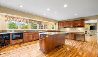61 Kimberly Ln, Cranston, RI 02921
