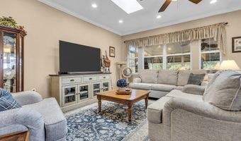 7 Woodlake Ct, Barnegat, NJ 08005