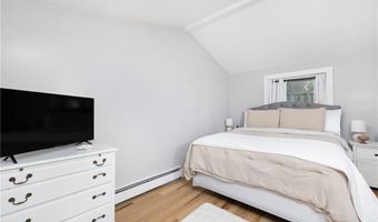 267 Green End Ave, Middletown, RI 02842