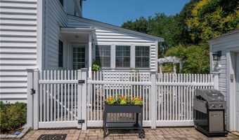 198 Gibbs Ave, Newport, RI 02840