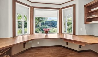 855 Reiten Dr, Ashland, OR 97520