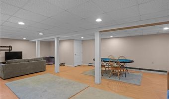 18 Quail Ridge Rd, Cranston, RI 02921