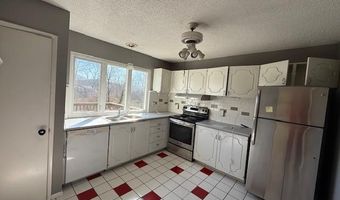 1653 Award Dr, Ballwin, MO 63021