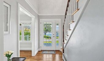 25 Viking Dr, Bristol, RI 02809