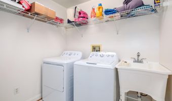 9304 WILDOAK Dr, Bethesda, MD 20814