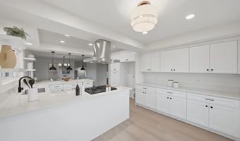 810 Omar Dr, Escondido, CA 92025