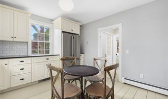 24 Barney St, Newport, RI 02840