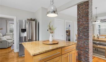 5 Conrad Ct, Newport, RI 02840