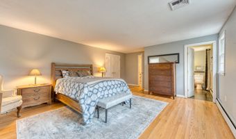 165 Oak Ridge Dr, Berlin, CT 06037