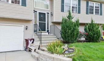 80 TOMAHAWK Trl, Cranston, RI 02921